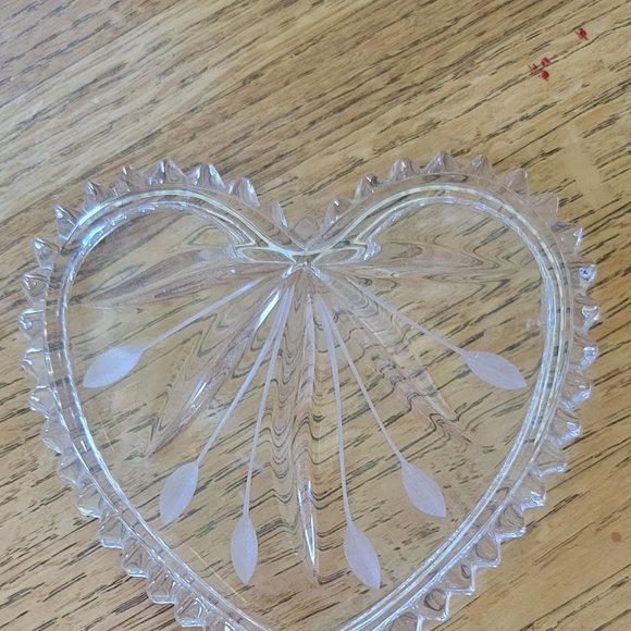 Wedgewood Faceted/Etched Lead Glass Heart Trinket Dish - Picture 3 of 5